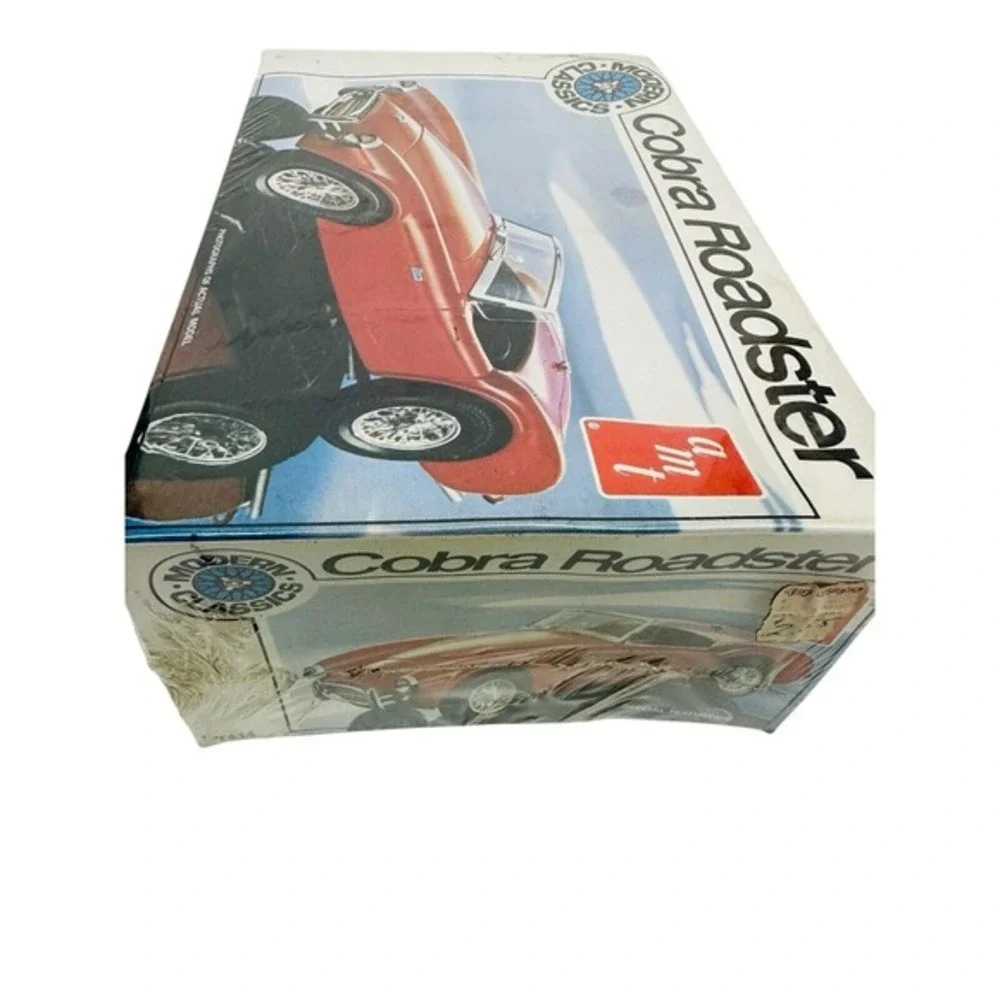 AMT Cobra Roadster Modern 1:25 Scale Classics Model Kit #T414 Factory Sealed NOS